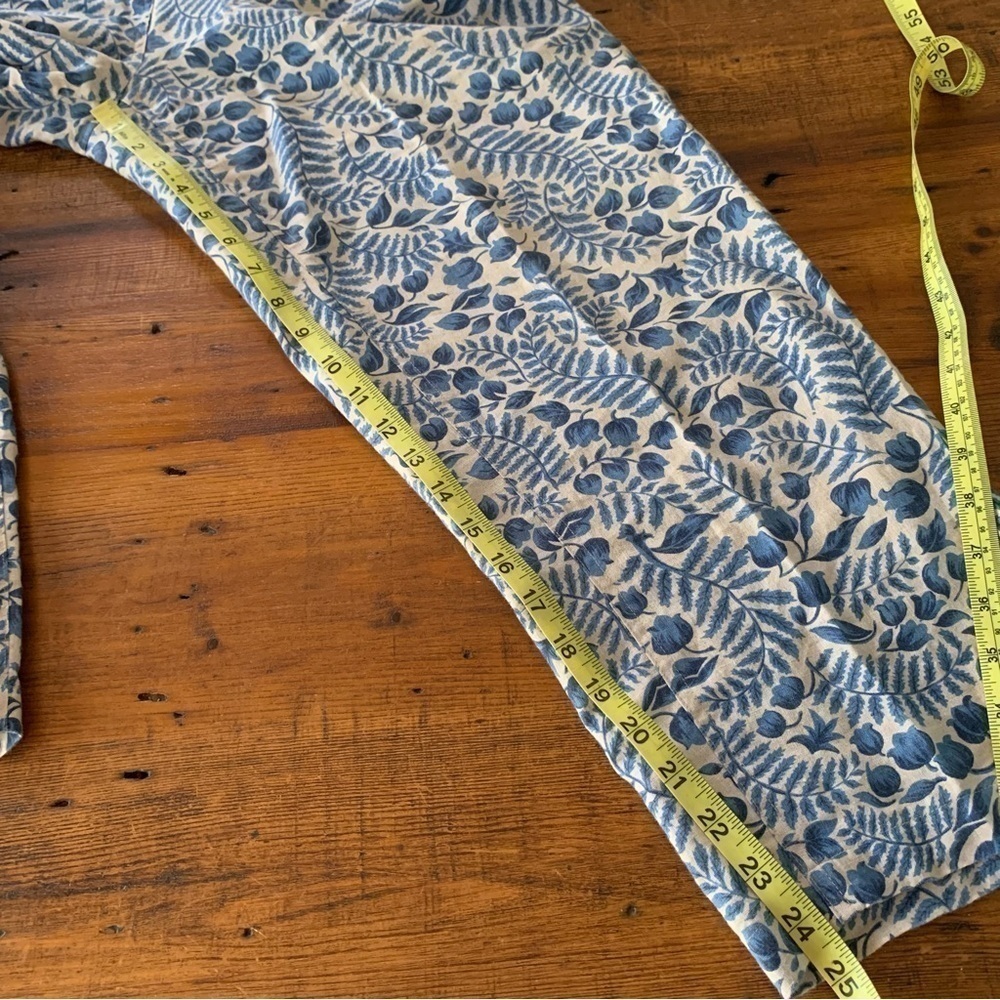 Charter Club Linen Cottagecore Blue Floral Cropped Pants Sz 10 - Picture 7 of 7